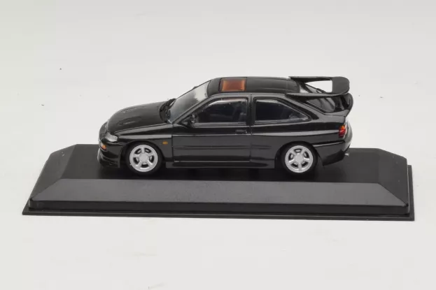 Minichamps Ford Escort Cosworth 1992 1:43 430082106